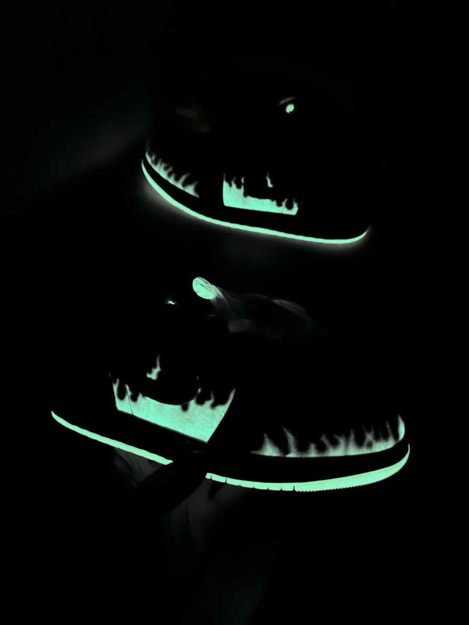 AIR JORDANS 1 LOW HALLOWEEN BLACK CAT