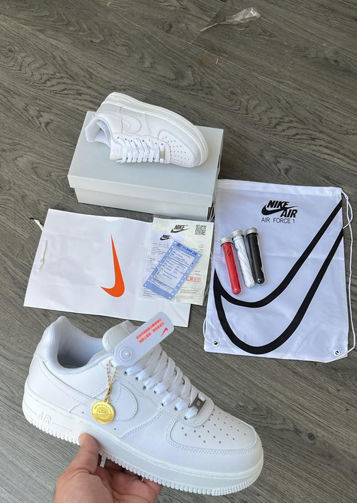 NIKE AIRFORCE