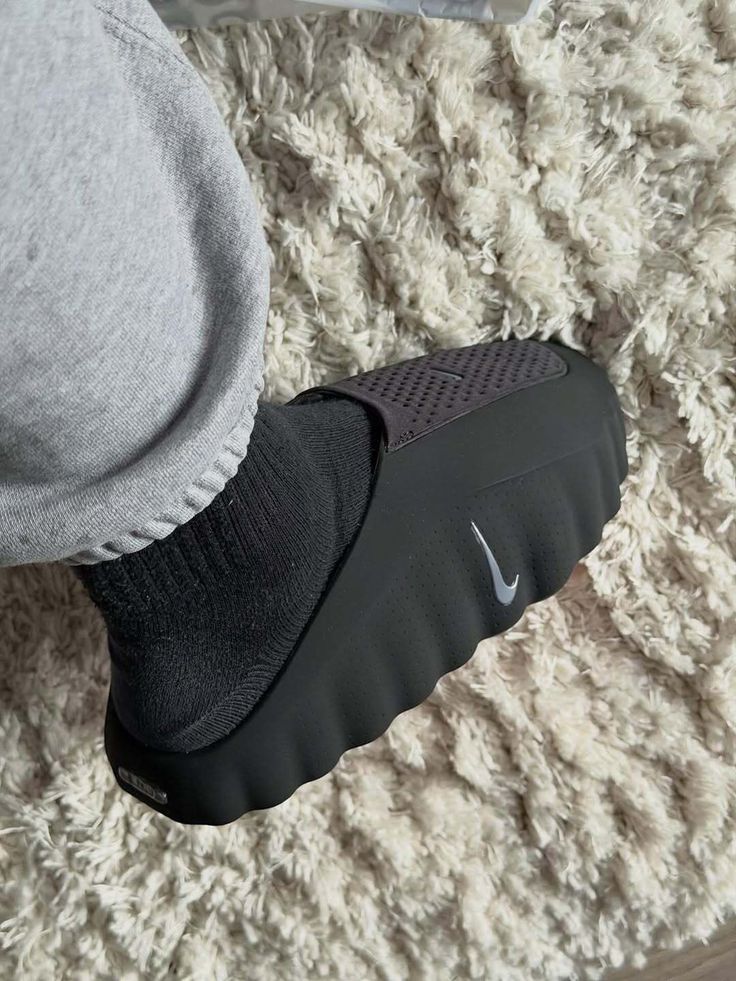Nike Mind 001