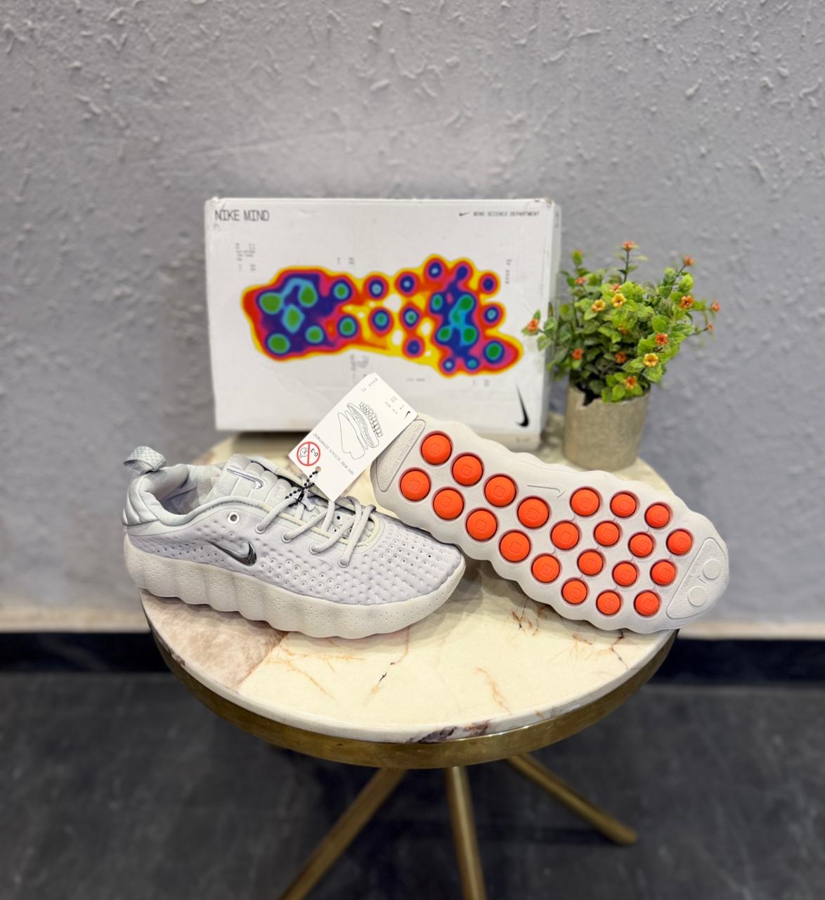 Nike Mind 002