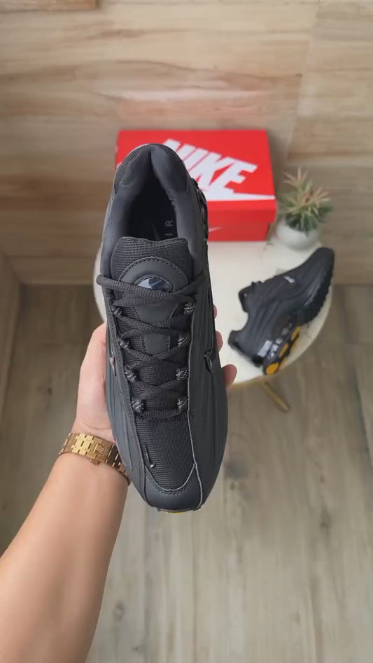NIKE SHOX BLACK 2025